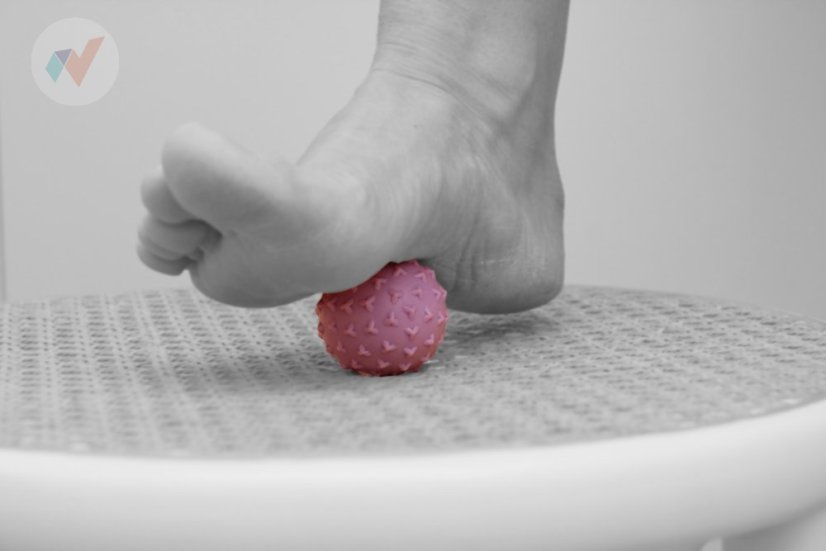 FyzioFlex Peanut Ball - malá masážna loptička - ružová