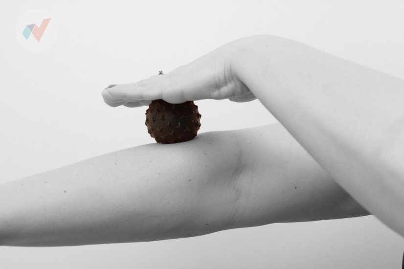 FyzioFlex Peanut Ball - malá masážna loptička - ružová