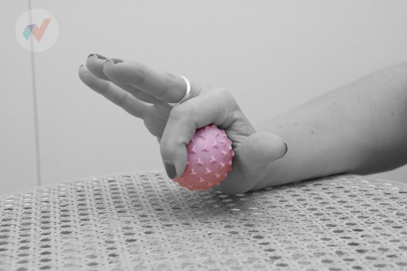 FyzioFlex Peanut Ball - malá masážna loptička - ružová