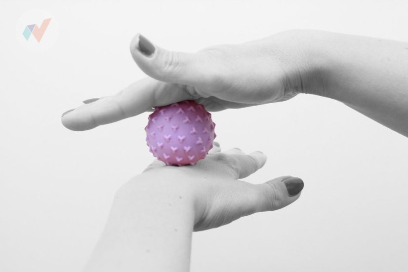 FyzioFlex Peanut Ball - malá masážna loptička - ružová