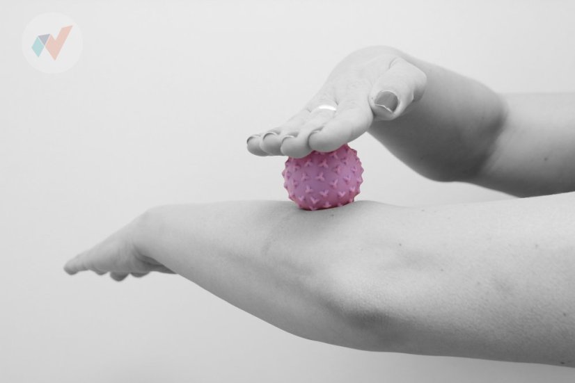 FyzioFlex Peanut Ball - malá masážna loptička - ružová